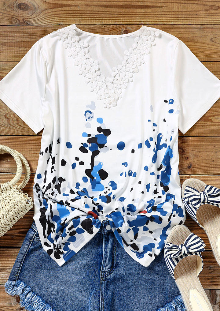 Blouses Floral Lace Splicing Graffiti Casual Blouse in White. Size: M,XL