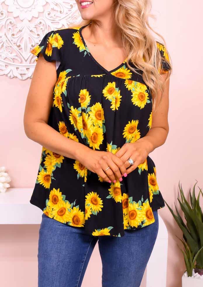 

Blouses Sunflower Ruffled Cap Sleeve Blouse in Black. Size