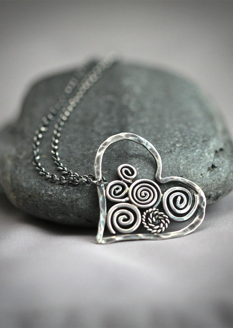 

Necklaces Heart Swirl Hollow Out Alloy Necklace in Silver. Size