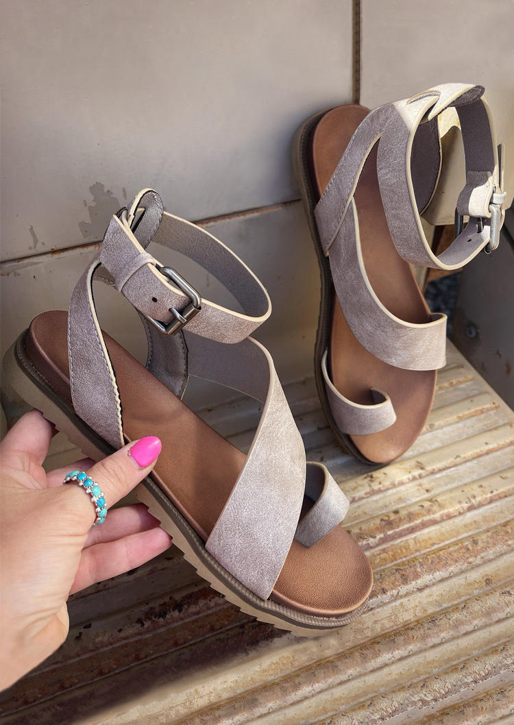 Sandals Buckle Thong Flat Sandals in Gray. Size: 39