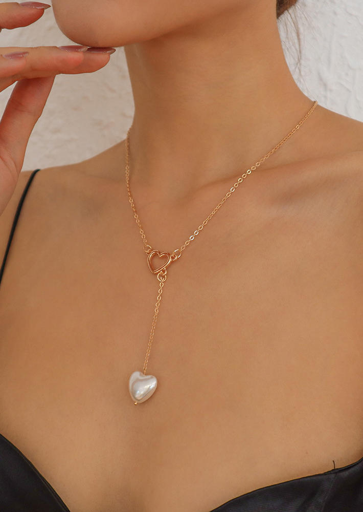 Necklaces Heart Alloy Pendant Necklace in Gold. Size: One Size