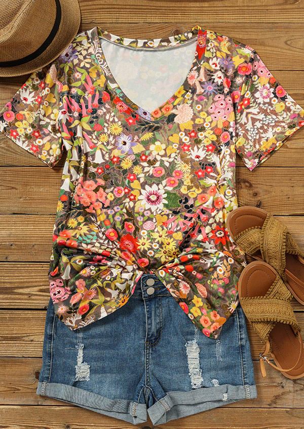 

Blouses Floral Short Sleeve Casual Blouse in Multicolor. Size: ,XL