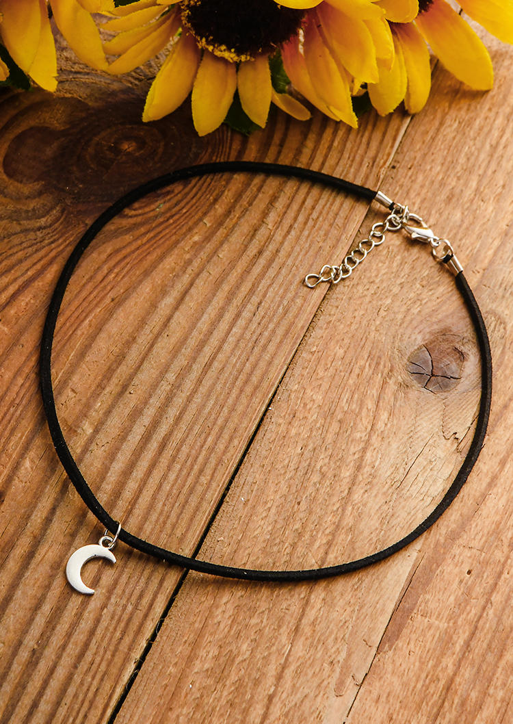 

Necklaces Crescent Moon Clavicle Chain Necklace in Silver. Size