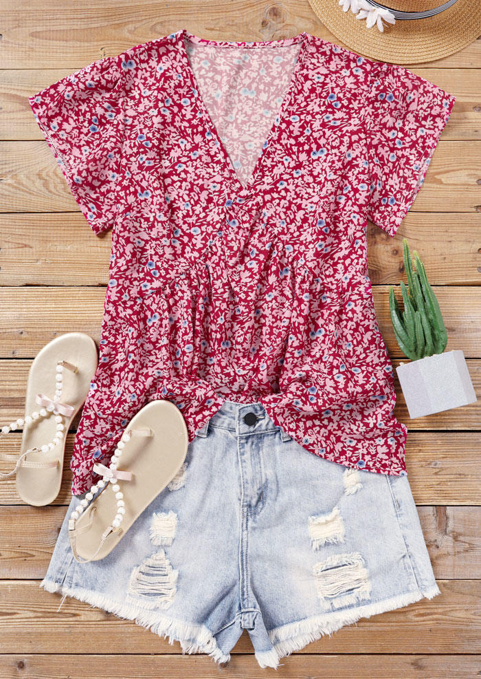 

Blouses Floral V-Neck Short Sleeve Blouse in Red. Size: ,M,L,XL