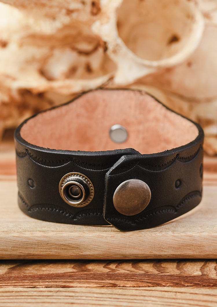 

Bracelet Vintage Skull Arrow Leather Bracelet in Black. Size