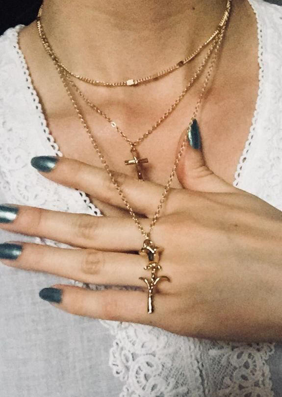 

Necklaces Cross Rose Multi-Layered Pendant Necklace in Gold. Size