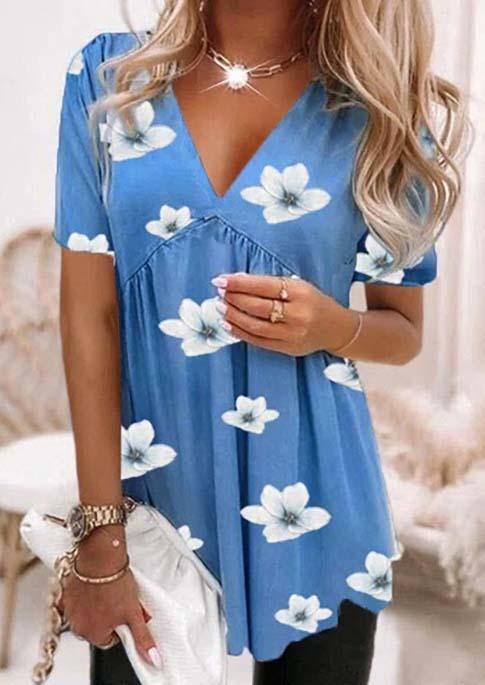 Blouses Floral Ruffled V-Neck Blouse in Blue. Size: M