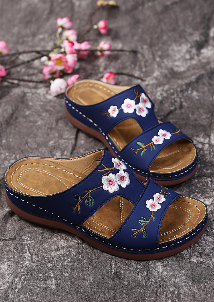 Slippers Floral Hollow Out Slippers in Blue. Size: 37,41