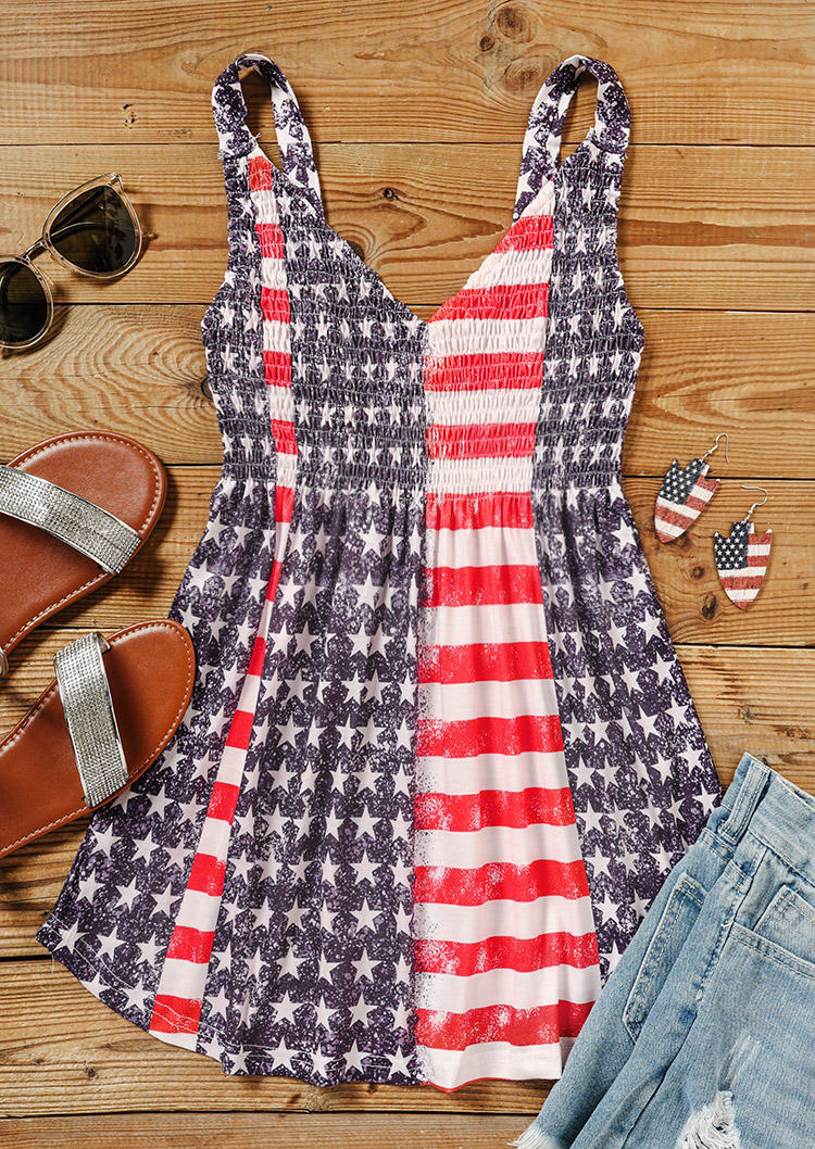 Tank Tops American Flag Smocked V-Neck Tank Top in Multicolor. Size: 2XL,L,M,S,XL