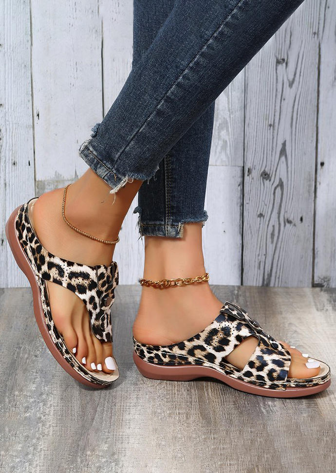 Slippers Leopard Hollow Out Wedge Flip Flops Slippers without Anklet in Leopard. Size: 37,38,39,40,41
