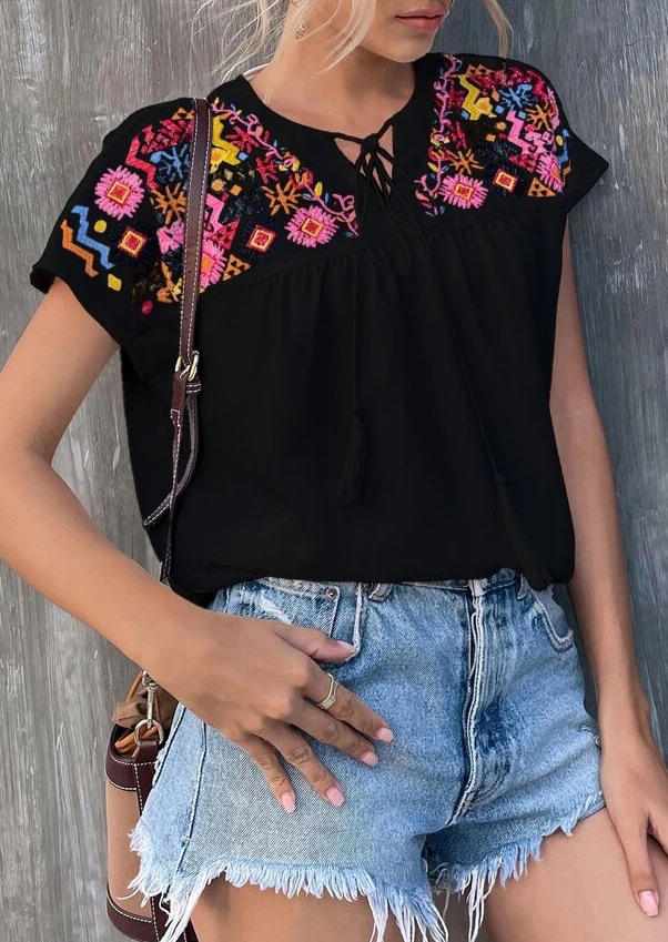 

Blouses Embroidery Floral Tie Blouse in Black. Size: ,M,L,XL