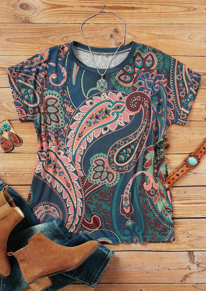 

Blouses Paisley O-Neck Short Sleeve Blouse in Multicolor. Size: ,XL