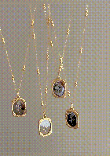 

Necklaces Rose Dainty Alloy Pendant Necklace in Gold. Size