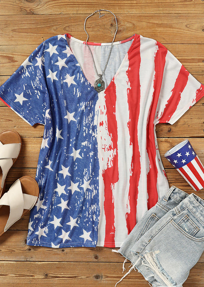 

Blouses American Flag Short Sleeve Blouse in Multicolor. Size