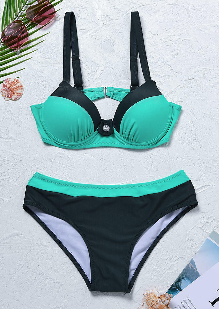 Bikini Sets Color Block Rhinestone Ruffled Bikini Set in Green. Size: S,M,L,XL