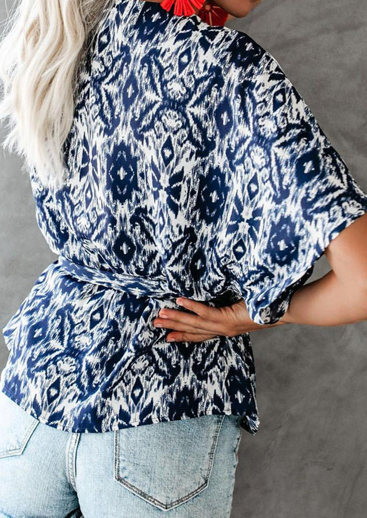 

Blouses Mosaic V-Neck Tie Short Sleeve Blouse in Blue. Size: ,L