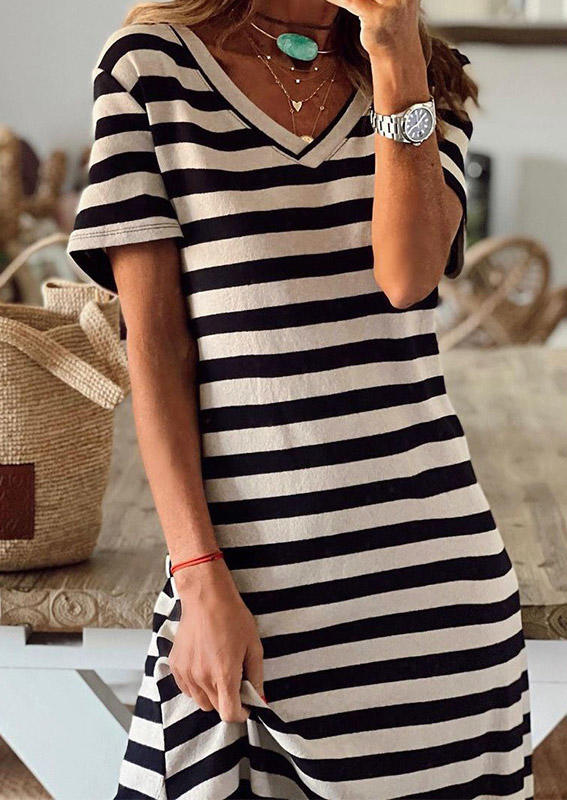 

Maxi Dresses Striped Slit Short Sleeve V-Neck Maxi Dress in Stripe. Size