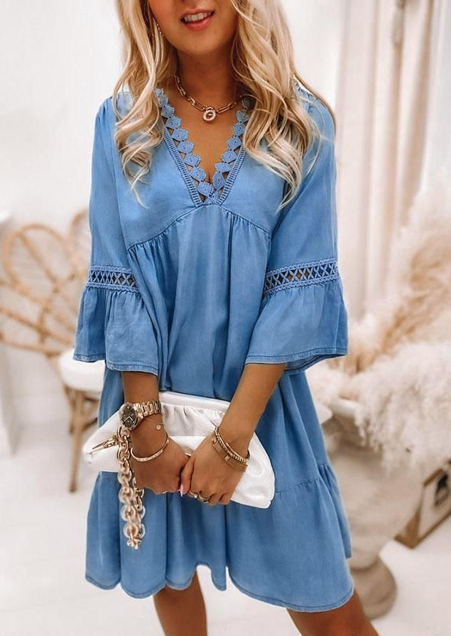 

Mini Dresses Lace Splicing Hollow Out V-Neck Mini Dress - Light Blue in Blue. Size: L,S