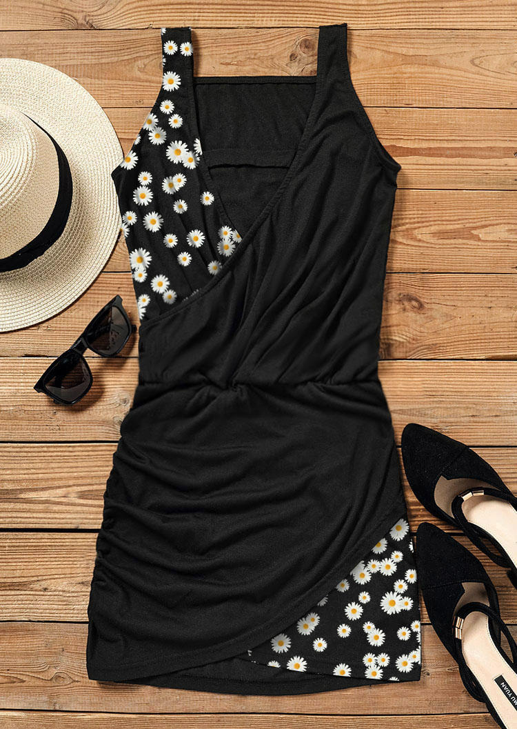 Mini Dresses Daisy Ruched Wrap Keyhole Neck Mini Dress in Black. Size: L,M,XL