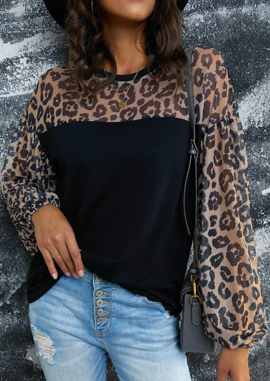 Blouses Leopard Long Sleeve O-Neck Blouse in Black. Size: S