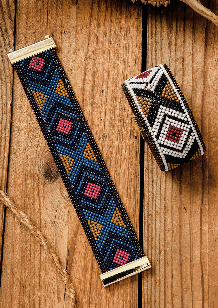 

Bracelet Bohemia Geometric Magnet Buckle Bracelet in Multicolor. Size