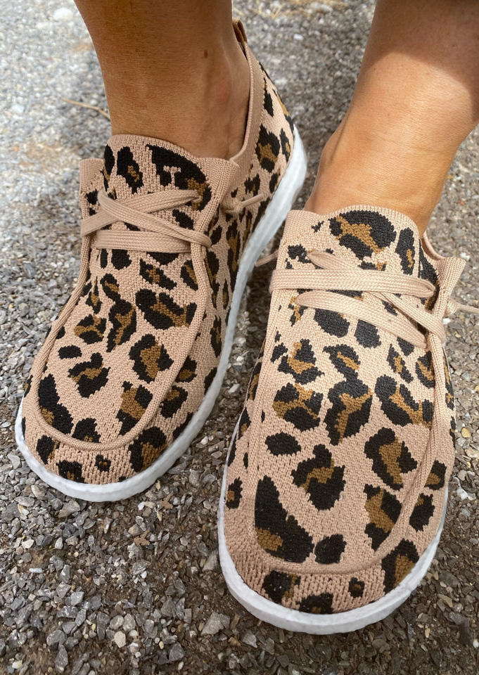 

Sneakers Leopard Lace Up Round Toe Flat Sneakers in Leopard. Size: ,38,39,40,41