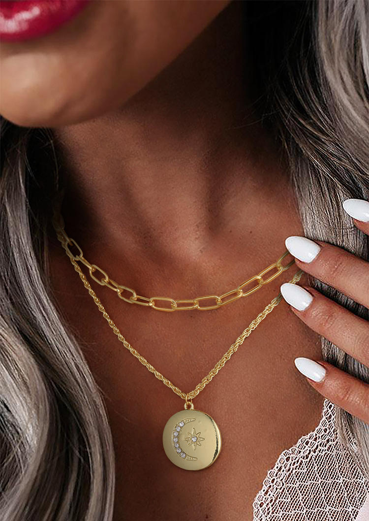 Necklaces Hollow Out Double-Layered Pendant Necklace in Gold. Size: One Size