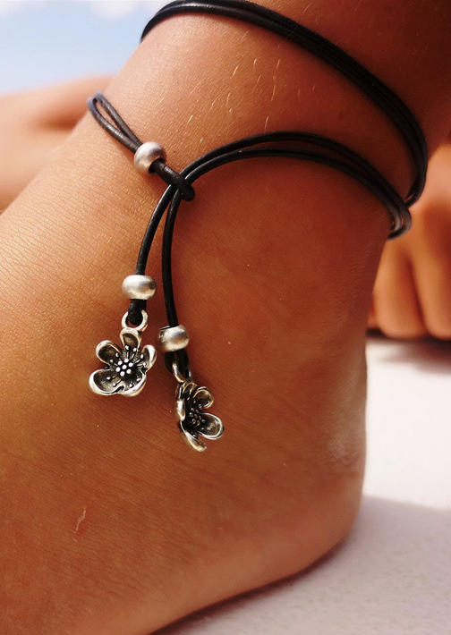 Body Jewelry Bohemian Floral Alloy Anklet in Black. Size: One Size
