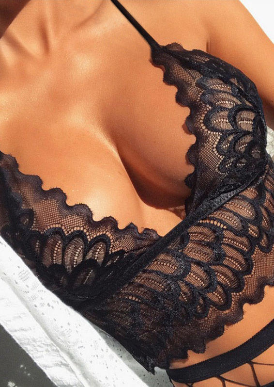 

Bras Lace Splicing Spaghetti Strap Bra in Black. Size
