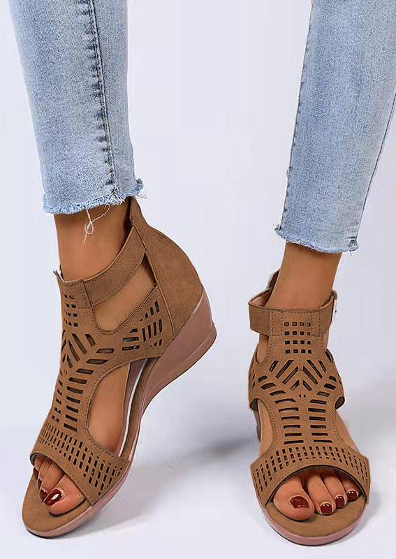 

Sandals Hollow Out Buckle Wedge Sandals in Brown. Size: ,40
