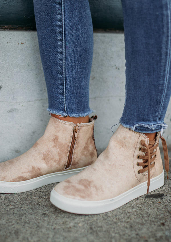 

Sneakers Lace Up Zipper Flat Sneakers in Apricot. Size