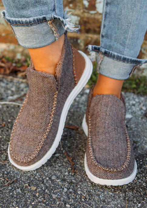 Sneakers Patchwork Round Toe Flat Canvas Sneakers in Brown. Size: 37,38