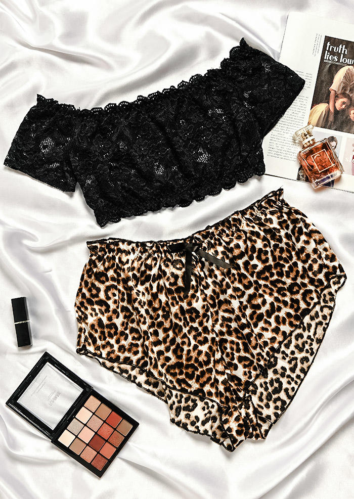 

Sleepwear Lace Off Shoulder Crop Top And Leopard Shorts Pajamas Set in Multicolor. Size