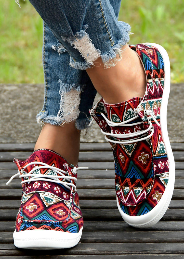 Sneakers Aztec Geometric Round Toe Flat Sneakers in Red. Size: 39,40