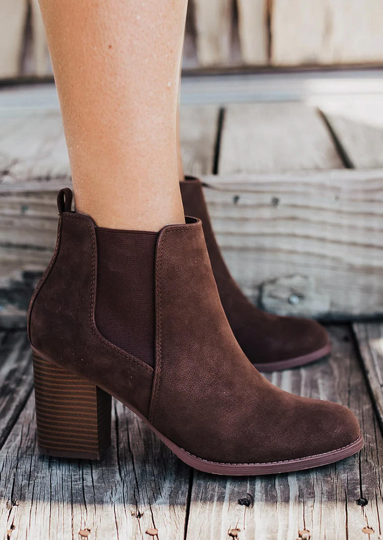 

Boots Round Toe Heeled Boots in Brown. Size: ,38,39,40,41