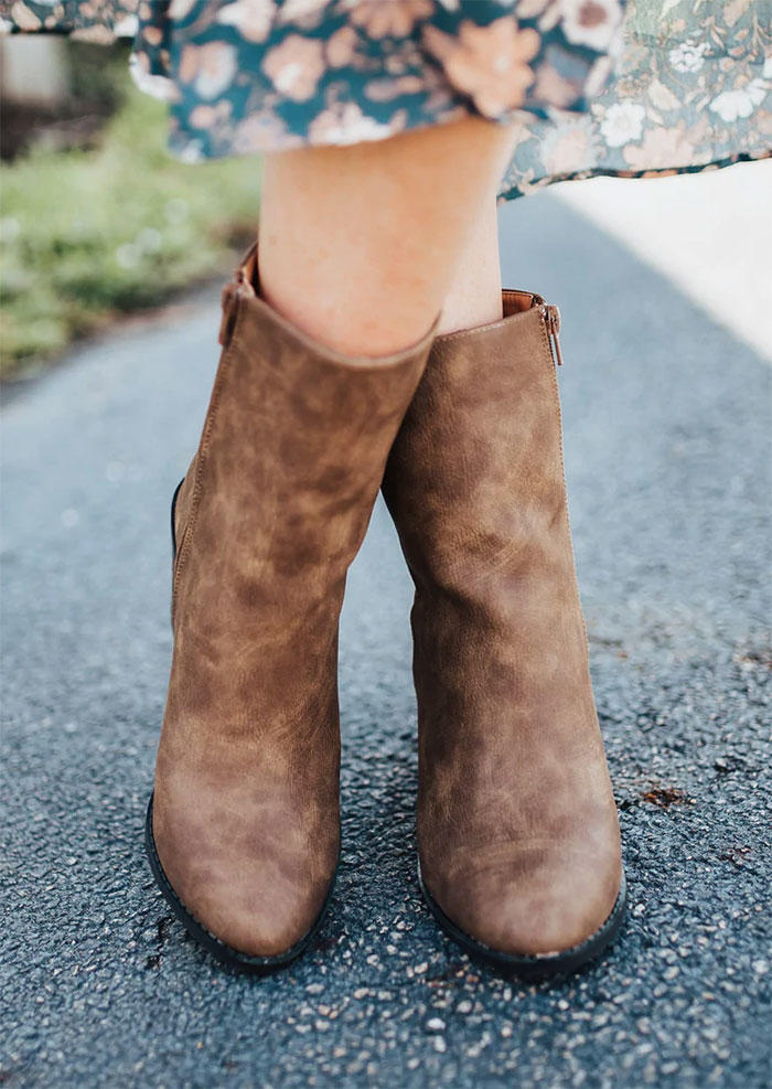 

Boots Zipper Round Toe PU Leather Mid-Calf Boots in Brown. Size: ,38,39,40,41
