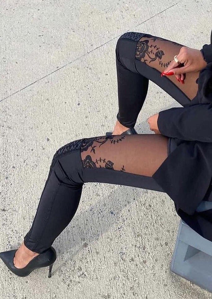 

Pants Gothic Floral Lace Splicing Pants in Black. Size