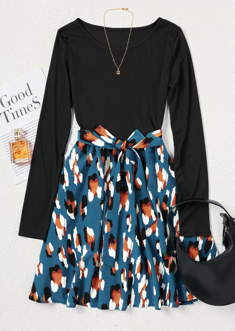 

Mini Dresses Long Sleeve Tie O-Neck Mini Dress in Multicolor. Size