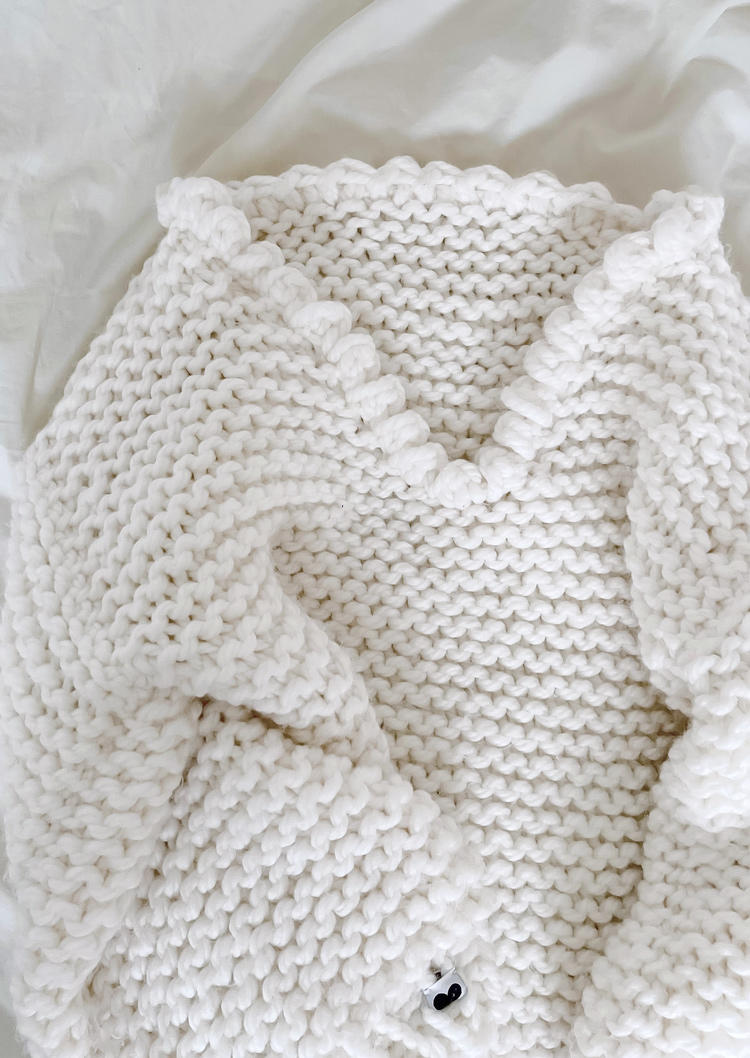 

Mini Dresses Knitted V-Neck Long Sleeve Sweater Mini Dress in White. Size: L,M,,XL