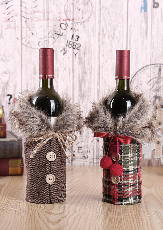 

Christmas Decoration Button Bow Fur Wine Bottle Bag in Red. Size