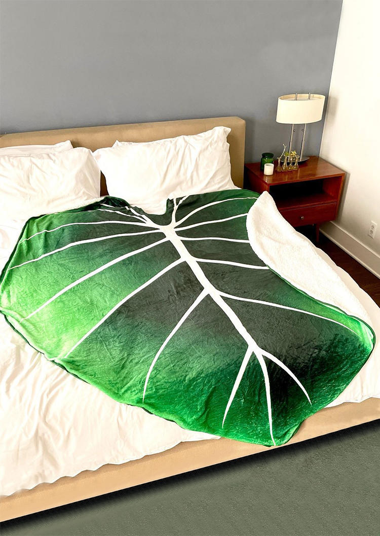 

Blanket Warm Funny Leaf Oversized Blanket in Green. Size