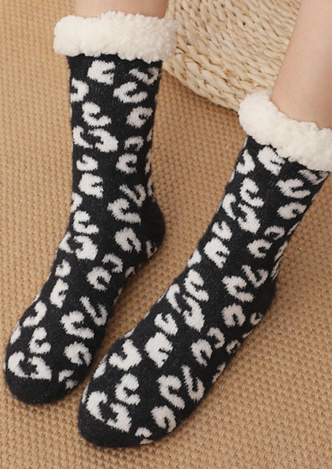 Crew Socks Leopard Thicken Velvet Warm Crew Socks in Black. Size: One Size