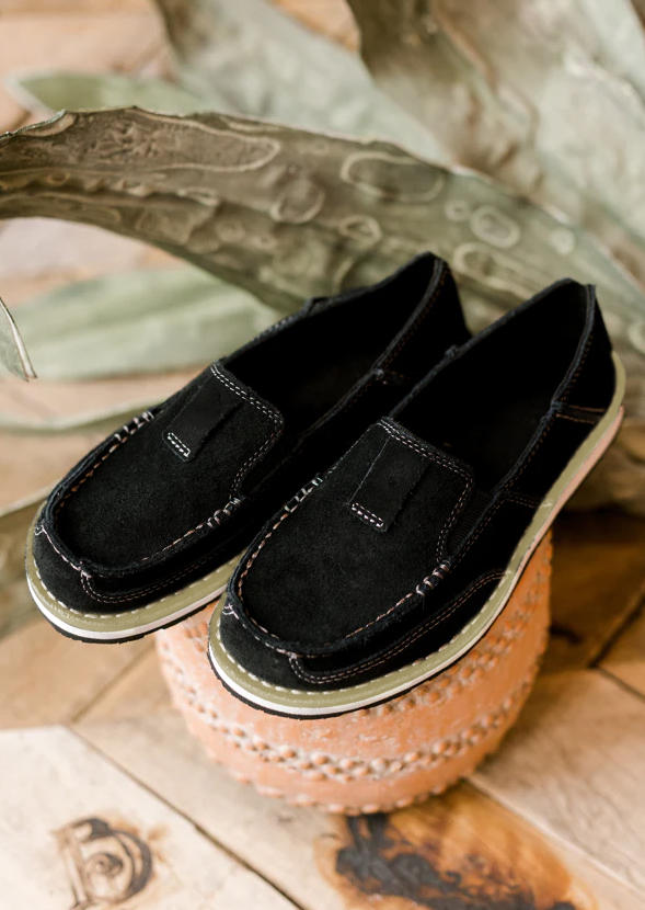 

Sneakers Round Toe Slip On Flat Flannel Sneakers in Black. Size