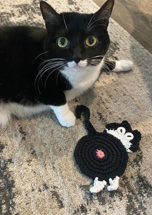 

Funny Cat Butt Crochet Non-Slip Cup Mat in Black. Size