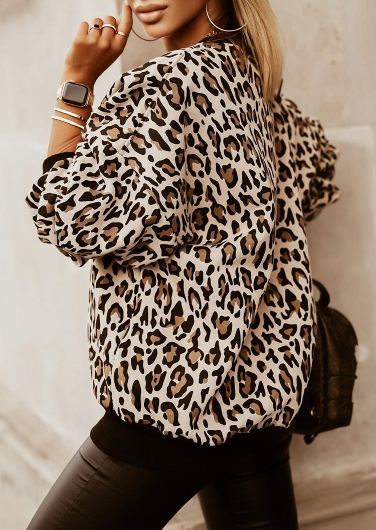 

Sweatshirts Leopard O-Neck Pullover Sweatshirt in Multicolor. Size