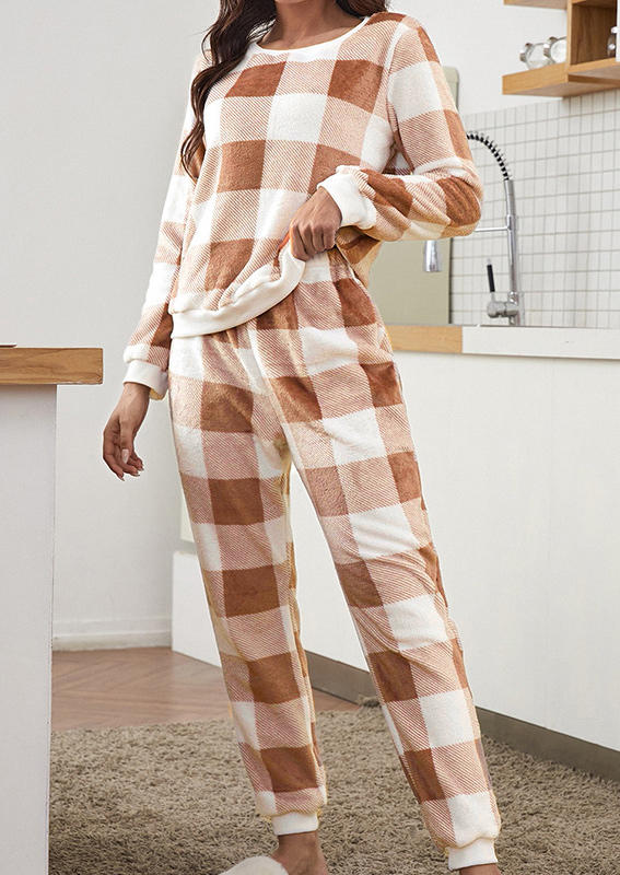

Sleepwear Plaid Flannel Blouse And Pants Pajamas Set in Multicolor. Size