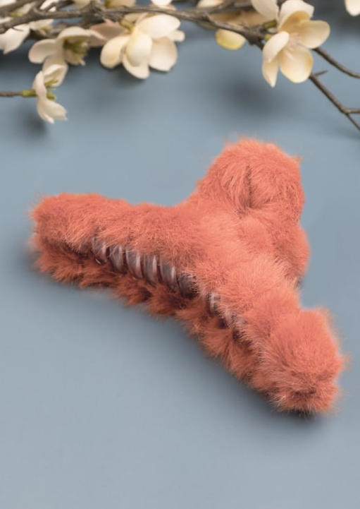 

Simple Fuzzy Hair Claws in Orange. Size