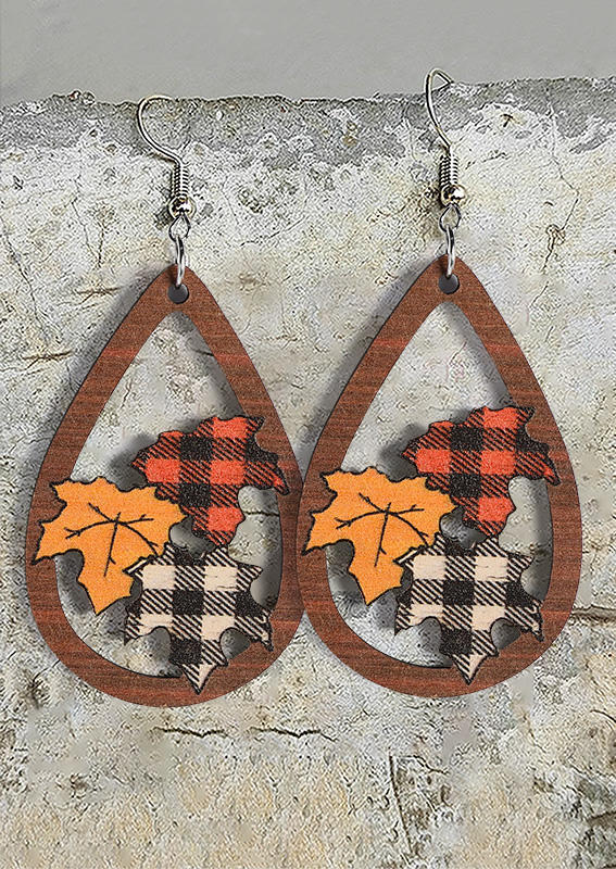 

Earrings Maple Leaf Plaid Hollow Out Earrings in Multicolor. Size