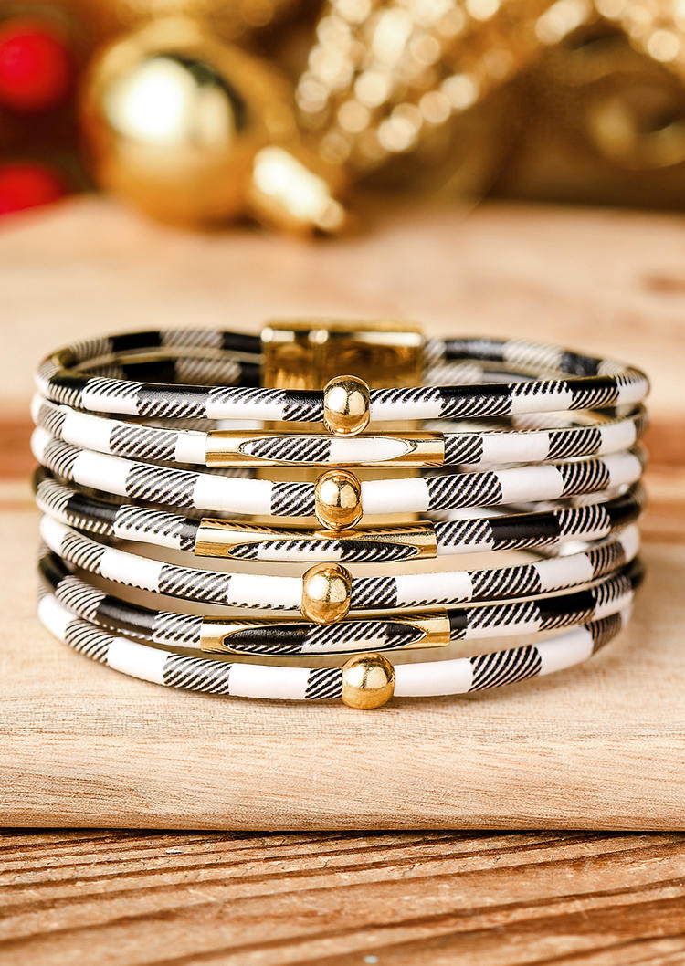

Bracelet Plaid Magnet Buckle Leather Bracelet in Black. Size
