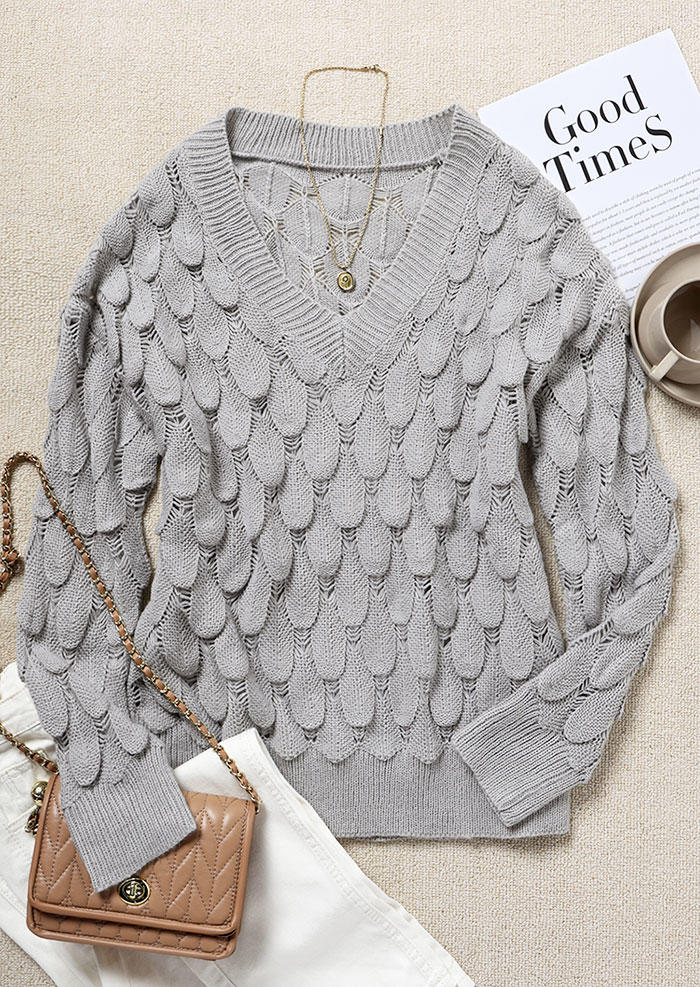 Sweaters Feather Long Sleeve V-Neck Sweater in Gray. Size: S